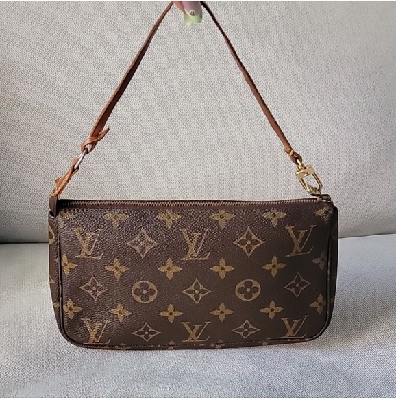 Louis Vutton Monogram Pochette Bag - Picture 5 of 8